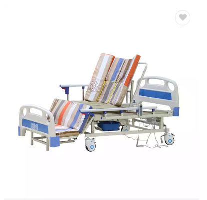 Lits soignants avec le lit d'hôpital électrique de fonction du lit un de soins à domicile de trou de pot