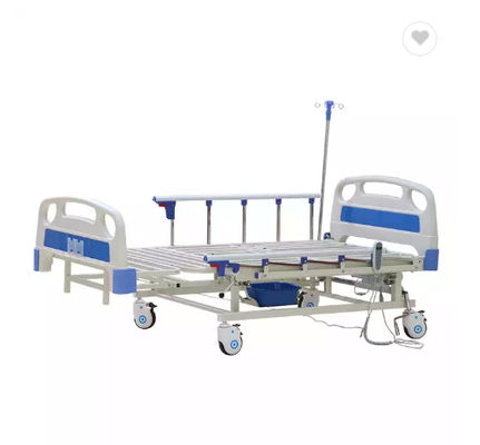 Lits soignants avec le lit d'hôpital électrique de fonction du lit un de soins à domicile de trou de pot